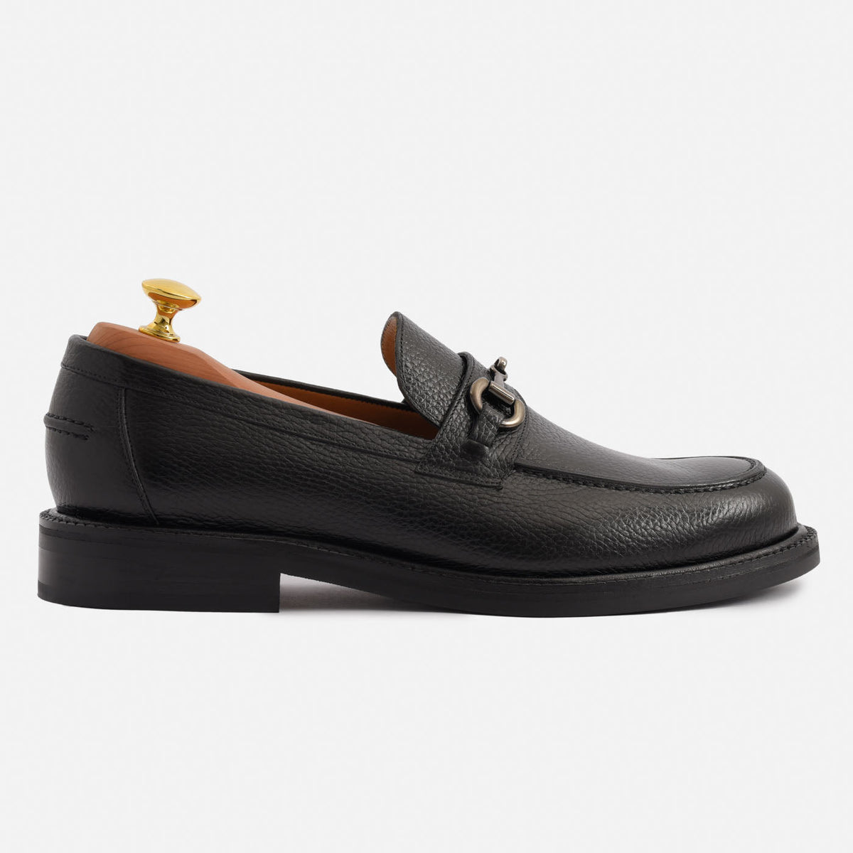 Anatomie van de Eriksen Bit Loafer in generfd leer